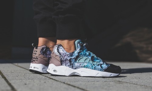 Reebok Instapump Fury Road 月球元素特殊设计
