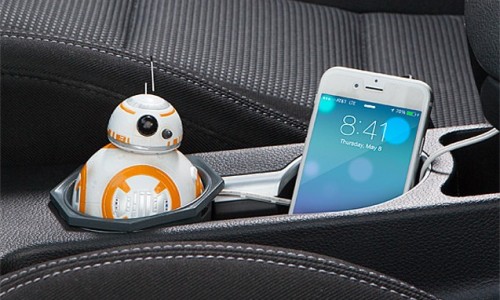 ThinkGeek 推出 《Star Wars》 BB-8 USB 车载充电器