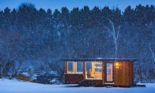 ESCAPE Homes 推出全新款拖车式便携小屋