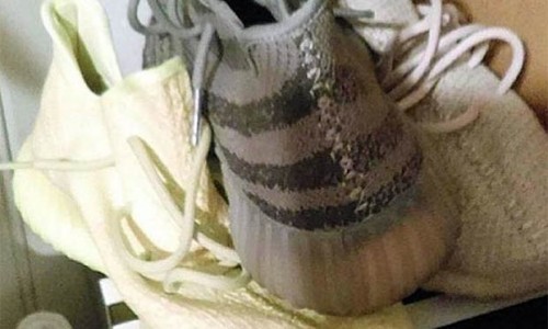 多出的 “200” 是鞋帮？疑似 Yeezy Boost 550 谍照现身