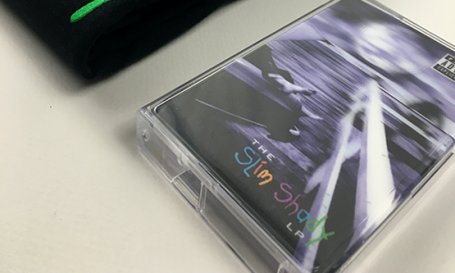 先找设备再说，Eminem 复刻发售《The Slim Shady LP》卡带版