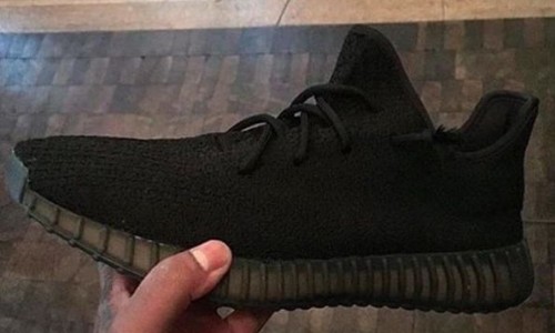 万众期待，疑似 Yeezy Boost 550 纯黑配色曝光