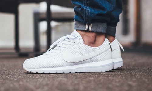 又一双纯白配色，全新 Nike Roshe Cortez释出 