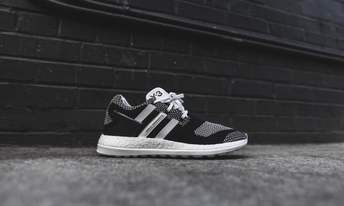 非黑即白，Y-3 释出全新 Pure Boost ZG Knit 跑鞋