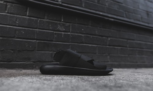 Y-3 推出全新 Qasa Sandal “Black”