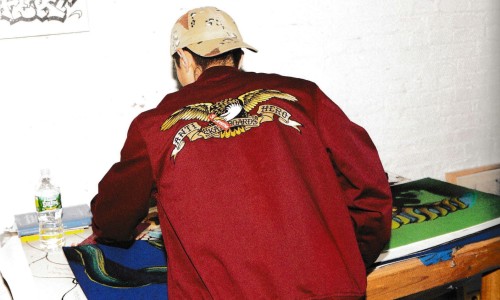 在《美队3》最火热时，Supreme 却发布出这个“反英雄”联名系列