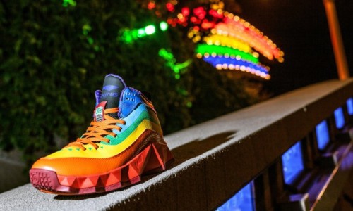 李宁推出全新杺珄 2 “彩虹糖” 配色