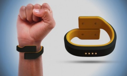 管不住买买买的手？这款电击手环可以帮你