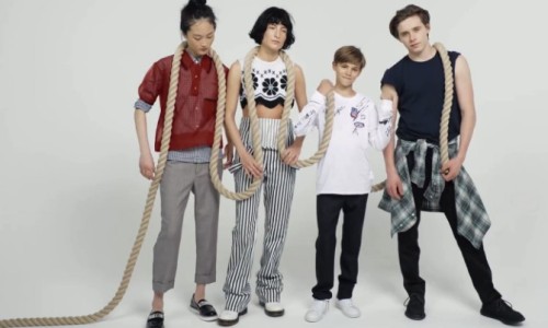 贝家有儿初长成，Brooklyn Beckham 携弟弟 Romeo 帅气演绎最新一期 《VOGUE ME》