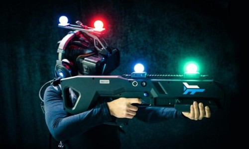 在 VR 里打僵尸是一种怎样的体验，世嘉用这个游戏厅告诉你