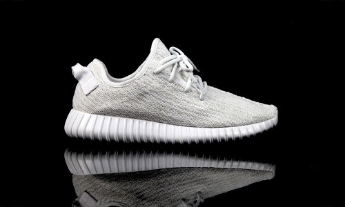 真是一波接一波，纯白 Yeezy Boost 350 的详尽预览也来了