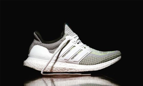 没买到夜光 750 没关系，至少还有夜光 Ultra Boost 来安慰你