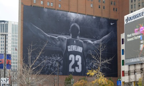 宣威撤下 LeBron James 巨幅海报让克里夫兰球迷很无奈