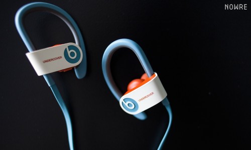 看了 UNDERCOVER x Beats 的实拍，你能想象高桥盾戴着它跑步的样子