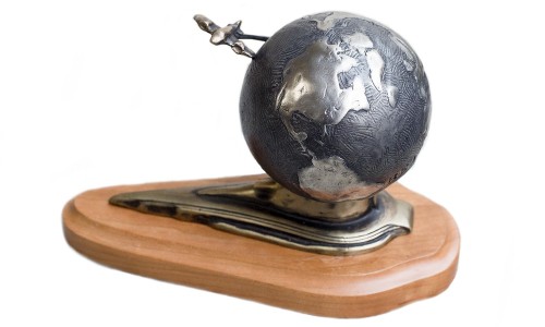 Hippodrome Studio x BEAMS 40周年 “THE GLOBE” 雕塑装饰