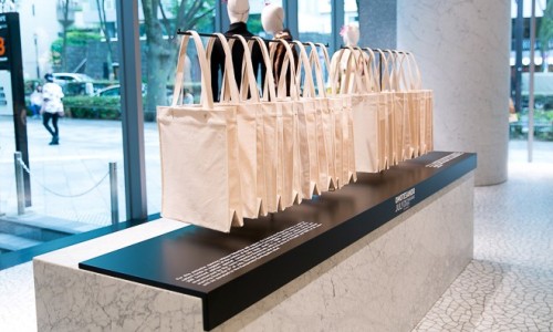 VALENTINO 为熊本地震推出慈善帆布袋