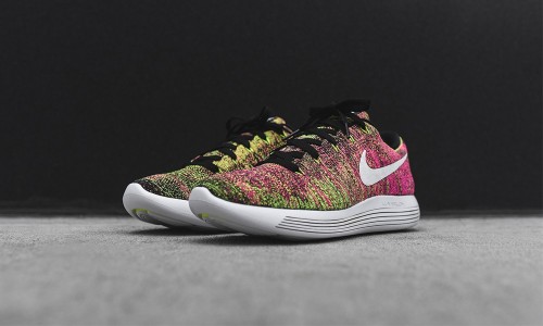 别急，你等待的 LunarEpic Flyknit Low “Multicolor” 已经在路上了