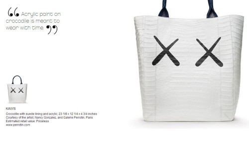 没买到 “BFF” 周边也没关系，你还有这款 KAWS 包包可以选择