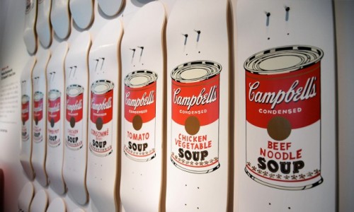 致敬 Andy Warhol，MoMA Design Store 推出 “32 Campbell ' s Soup Cans” 限量滑板组