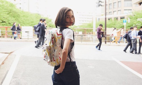 水原希子 x MADNESS 太贵？那就背一个和她同款的包包吧