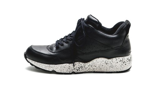 uniform experiment x Amb 打造简约联乘鞋款