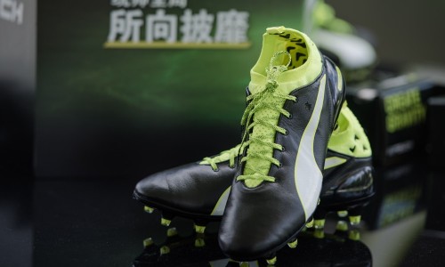回归传统奢华，PUMA evoTOUCH皮革足球鞋发布