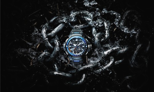 水深传感器和蓝宝石显示屏，这在 G-Shock 中都是第一次出现