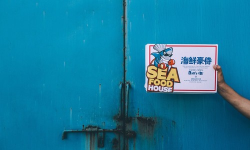 这家上海的夜宵潮店，把外卖盒用来装鞋子