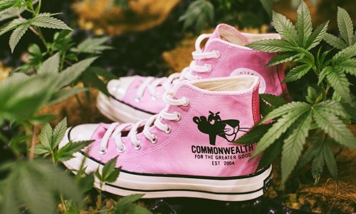 PLEASURES 携手 Commonwealth 推出 “Dual Personalities” All Star 联乘鞋款