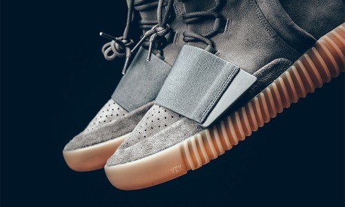说不定明年可以穿到侃爷设计的 Yeezy 篮球鞋了