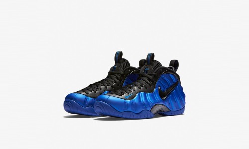 截至发稿前，这款 “蓝泡” 在 Nike 官网依旧全码有售