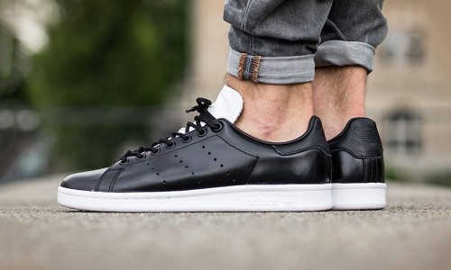 Stan Smith 的全新配色，让我们看到了球鞋搭配西装的可能