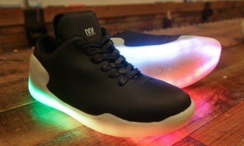 no new folk studio 旗下 Orphe 智能声光鞋款上市