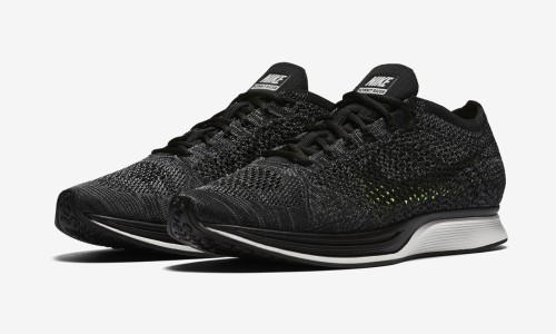 注意了，黑色 Flyknit Racer 与多款 fragment design 联名现已在 Nike 官网发售