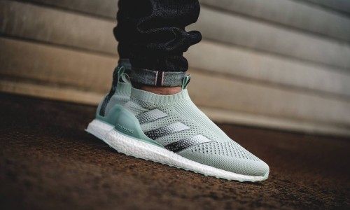 换个配色，这双 adidas ACE 16+ PureControl Ultra Boost 颜值一下高了不少