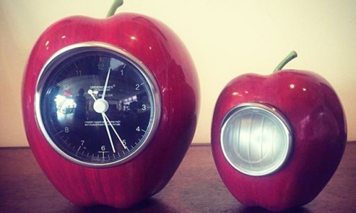 UNDERCOVER GILAPPLE 的苹果灯都有了，台钟不再来一个？
