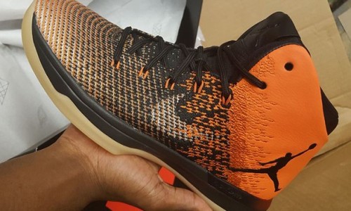 不止第一代，现在穿着 AIr Jordan XXXI 也能“扣碎篮板”了