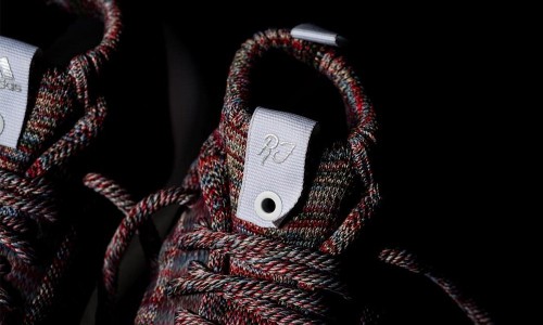 又一双 KITH x adidas Ultra Boost 近照曝光，这次是 “全 Multi-color” 配色