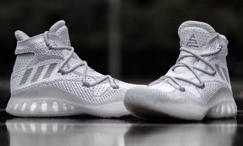 Nick Young 终于在 adidas 推出了有自己的 Logo 的战靴