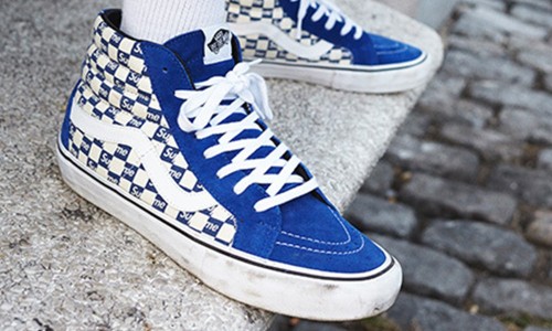 棋盘格 VANS＋Supreme Logo，这难道不应该是第一年就采用的设计？