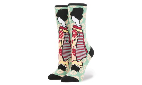 Rihanna 与 Stance 这次用日本元素设计的袜款系列值得拥有