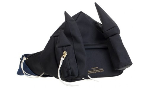 UNDERCOVER 这次把 “城堡” 设计到了腰包上