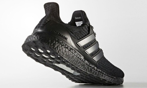原版的全黑配色 Ultra Boost 还没发，3.0 版却出现了