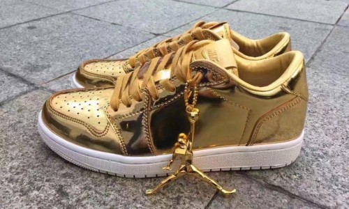 如金子般闪耀的 Air Jordan I Low Pinnacle