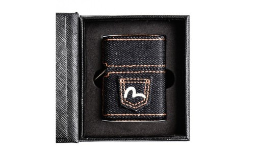 EVISU 和 Zippo 联手，给打火机穿上了“牛仔裤”
