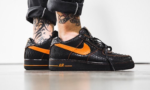 The Shoe Surgeon 客制的蟒纹 VLONE x Nike Air Force 1 更加奢华