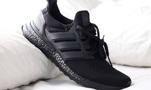 你们心心念念的全黑配色 Ultra Boost，终于有了发售日期