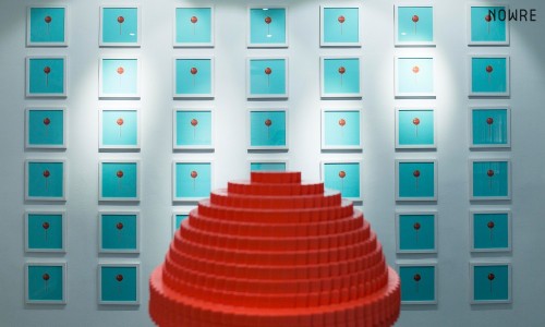 用棒棒糖象征单身，50 法郎 “已是此时” 个人艺术展