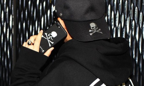 除了 Pre-20th 别注系列，mastermind JAPAN 还带来了 iPhone 7 手机壳与 Apple Watch 表带