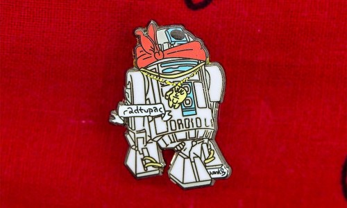 PINTRILL 推出了一款结合 《星战》 和 2Pac 的趣味钉章